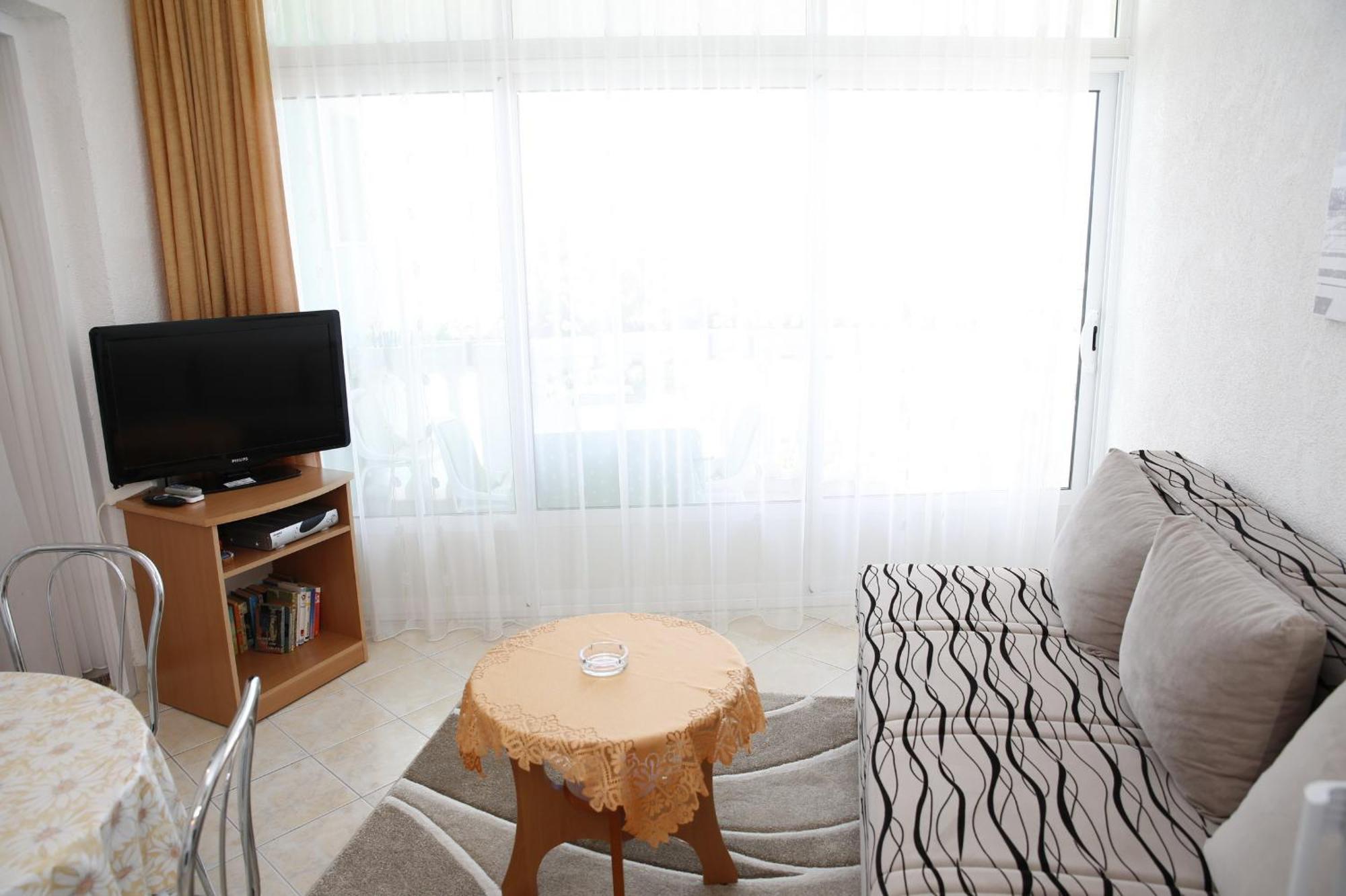 Apartments Katarine Zrinske โวดีเซ ภายนอก รูปภาพ