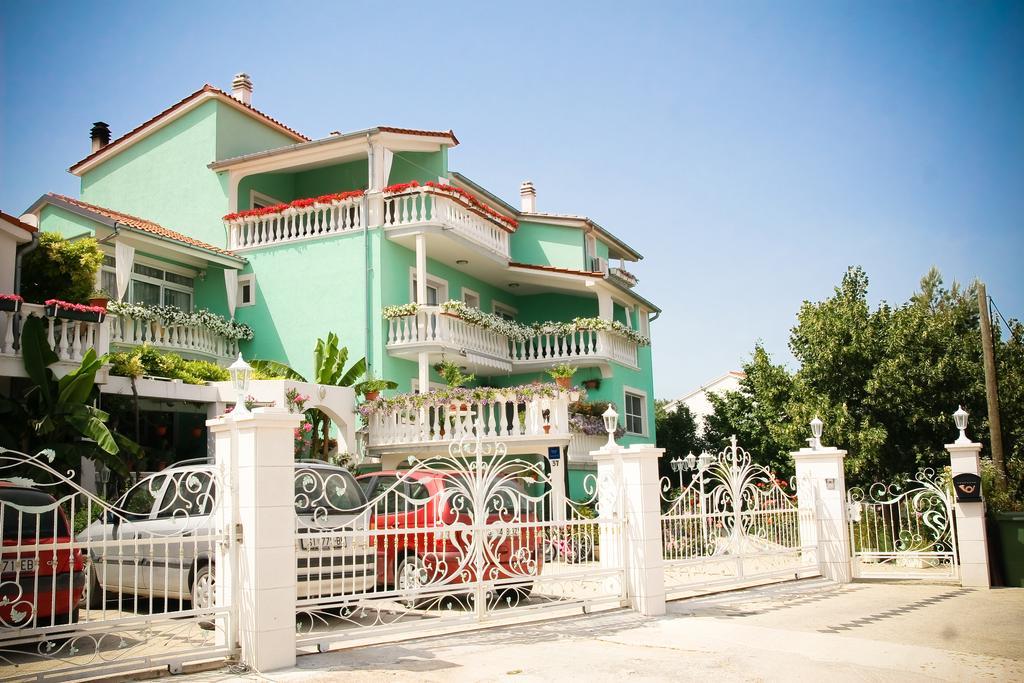 Apartments Katarine Zrinske โวดีเซ ภายนอก รูปภาพ
